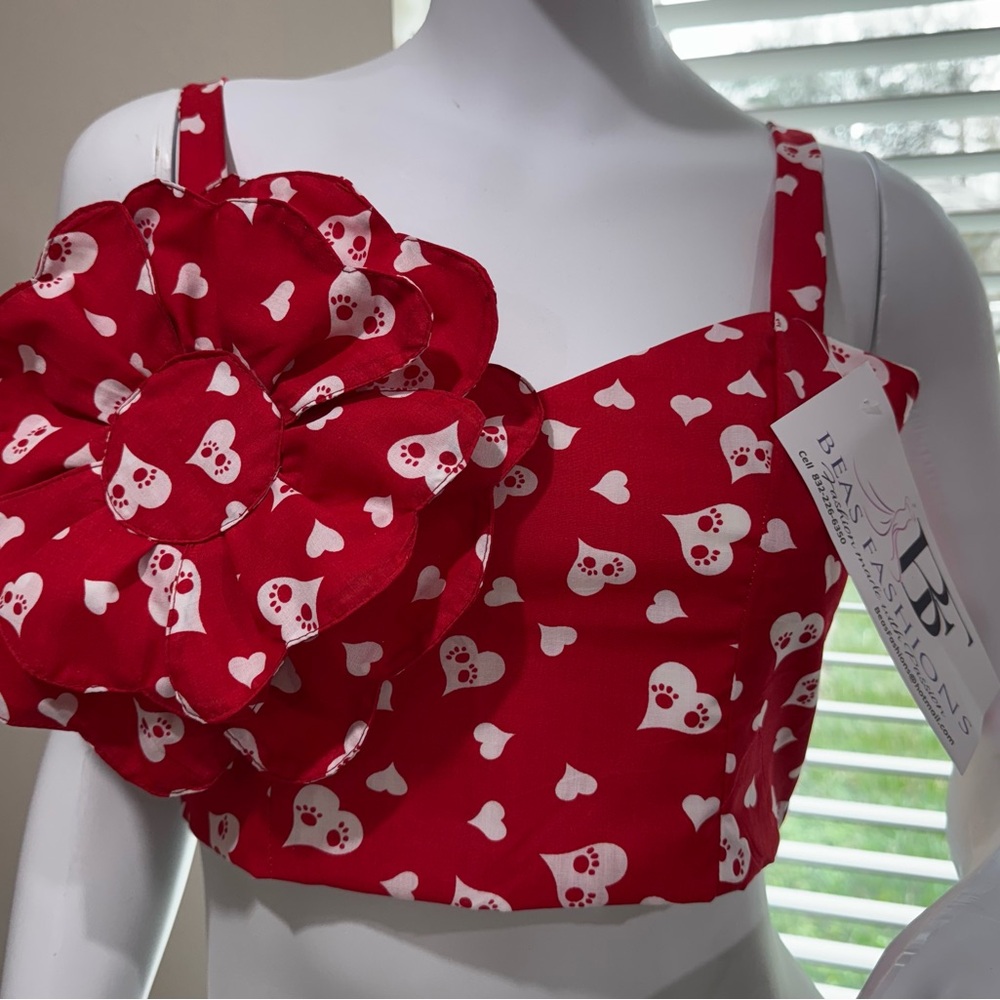 Women Top red white excellent to wear in San Valentine straps bow in the back